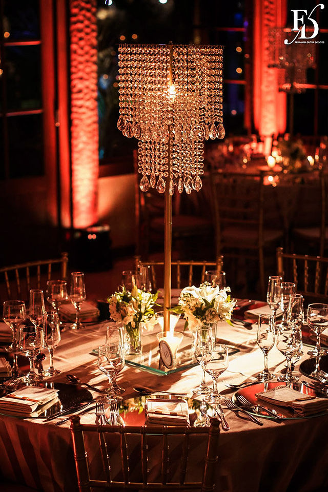 casamento com cerimônia e recepção no salão de festas da praia da vila do barco dentro do condomínio terraville em porto alegre home wedding casamento no condomínio casamento em casa em porto alegre mini wedding com decoração sofisticada luxuosa chique elegante em mobiliário de espelho dourado branco e cristais por life eventos especiais cerimonialista para casamento em porto alegre