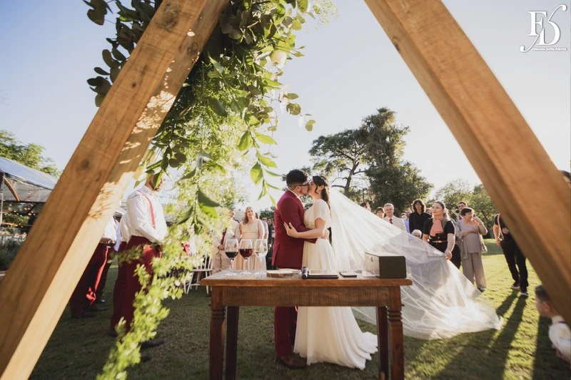 casamento boho chique wedding realizado na casa na chácara em porto alegre com decoração em rosé e marsala por life eventos especiais assessoria e cerimonial de casamento em porto alegre cerimônia ao ar livre