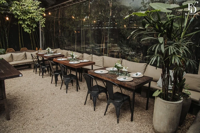casamento mini-wedding no eat kitchen em novo hamburgo com decoração verde e branco estilo greenery