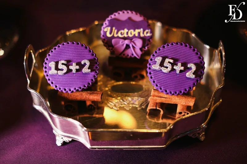 festa de aniversario de 15+2 evento adiado por 2 anos realizado na casa vetro em porto alegre com decoração moderna sofisticada luxuosa em tons de lilás e prata por life eventos especiais cerimonialista para festas de 15 anos em porto alegre