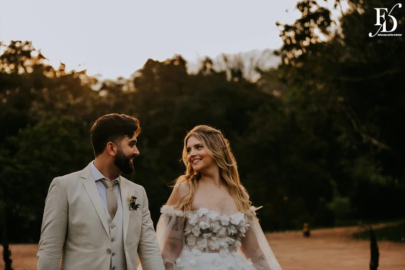 casamento divertido e animado na casa na chácara, em porto alegre; um casal jovem, despojado, que queria celebrar esse momento com um rodízio de pizza - casamento com pizza - decoração estilo boho wedding em tons terrosos cerimonial de life eventos especiais