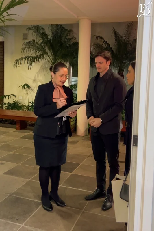 festa de aniversário de leissa hertzog com tema luz e sombra realizado no rossi parque panamby em porto alegre com decoração elegante e sofisticada
