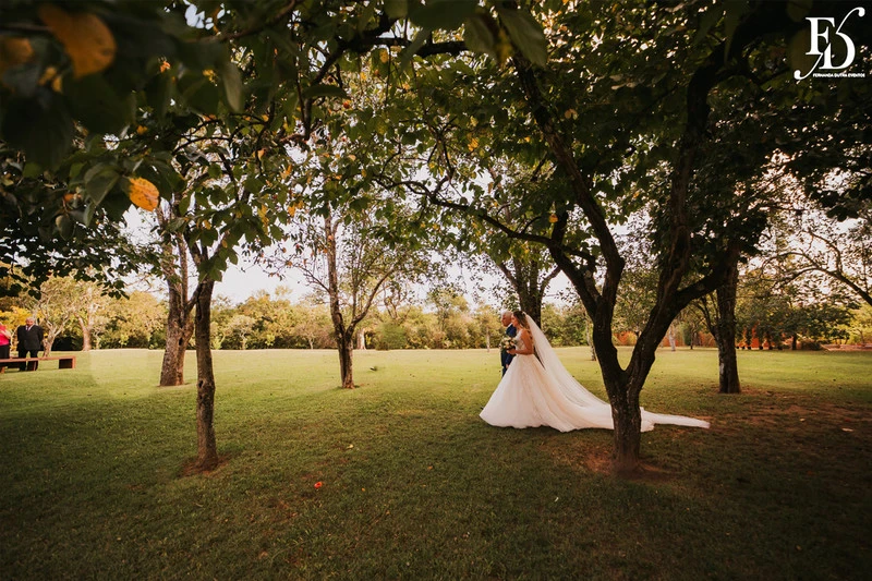 casamento realizado na alameda figueira em cachoeirinha com decoração romântica e delicada em tons de rosa e verde com bouganvilles por life eventos especiais assessoria e cerimonial de casamentos em porto alegre