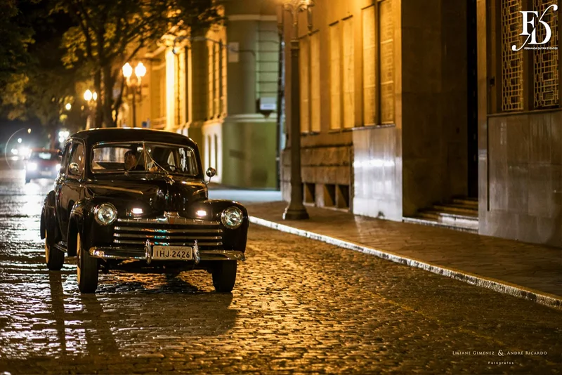 casamento com cerimônia na basílica nossa senhora das dores em porto alegre e festa e recepção no salão hannover da sogipa com decoração clássica elegante e sofisticada em dourado, branco e vermelho, com detalhe em pérolas por life eventos especiais empresa especializada na organização de casamentos em porto alegre