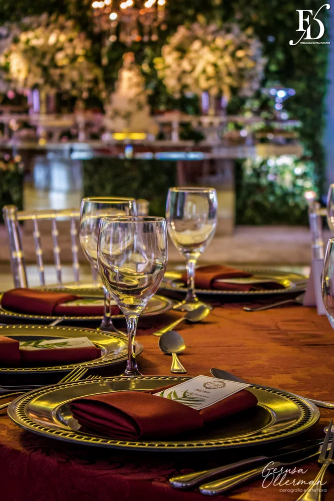 casamento do goleiro brenno do grêmio de porto alegre com a linda victoria fogazzi com uma cerimônia ao ar livre em porto alegre num lindo entardecer de verão e recepção em tons de marsala no salão principal da sede campestre da associação do ministério público por life eventos especiais cerimonialista em porto alegre