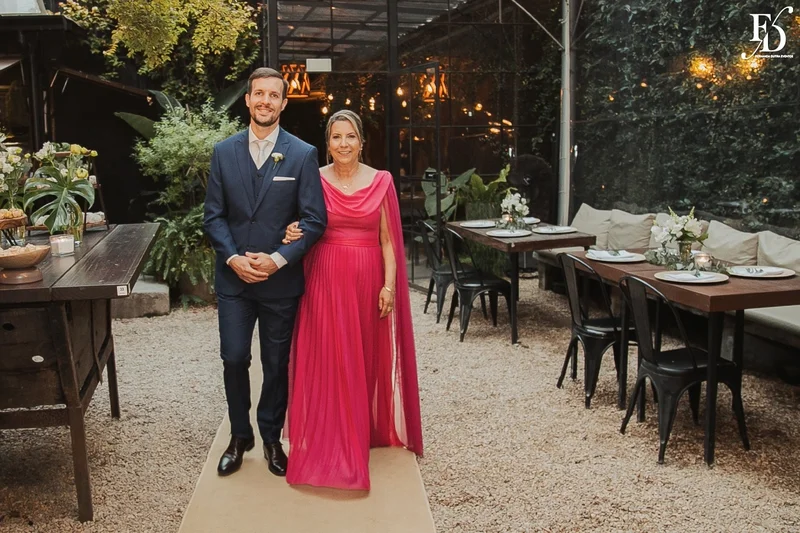 casamento mini-wedding no eat kitchen em novo hamburgo com decoração verde e branco estilo greenery cerimônia