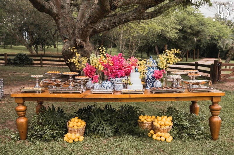 casamento diurno almoço de domingo em família no alto da capela mesa de doces