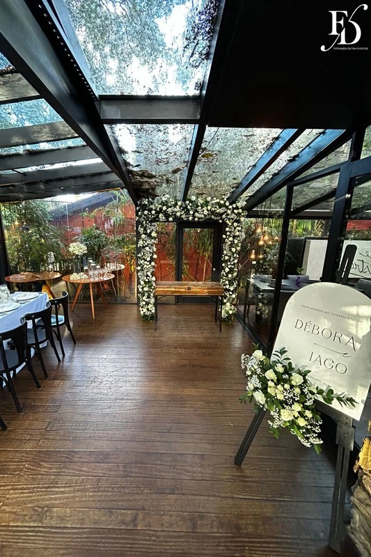 casamento com estética "old money" realizado no le bistrot gourmet em porto alegre por life eventos especiais mini-wedding casamento porto alegre