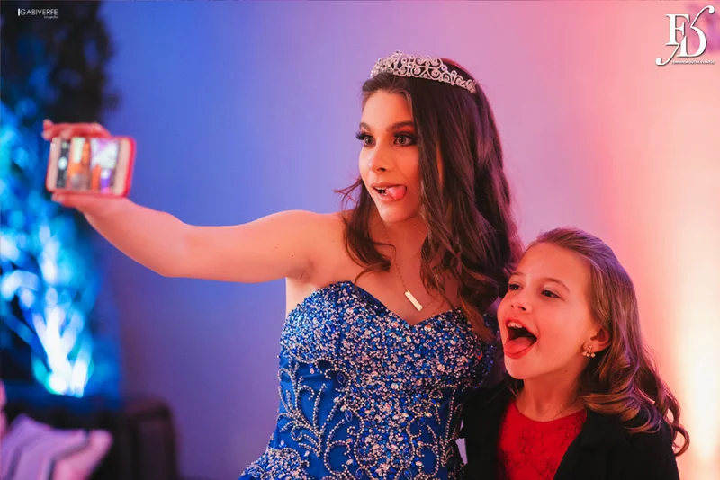 festa de aniversário de 15 anos em porto alegre realizada no foyer em grêmio náutico união gnu com decoração linda e moderna por life eventos especiais cerimonialista em porto alegre