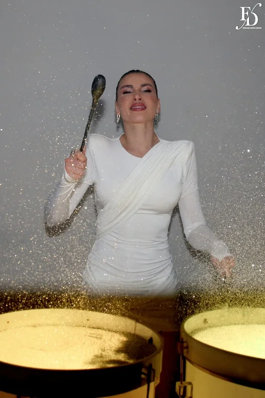 festa de aniversário de leissa hertzog com tema luz e sombra realizado no rossi parque panamby em porto alegre com decoração elegante e sofisticada