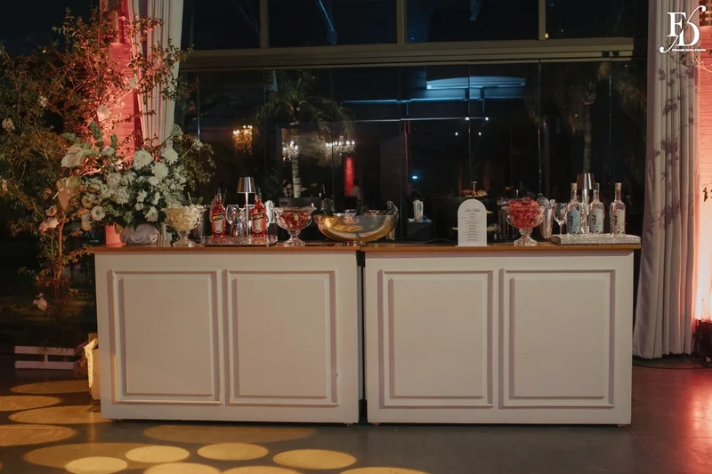 recepção no espaço paraíso em porto alegre viamão alvorada decoração europeia cloud dancer european stylling bar iluminação noturna