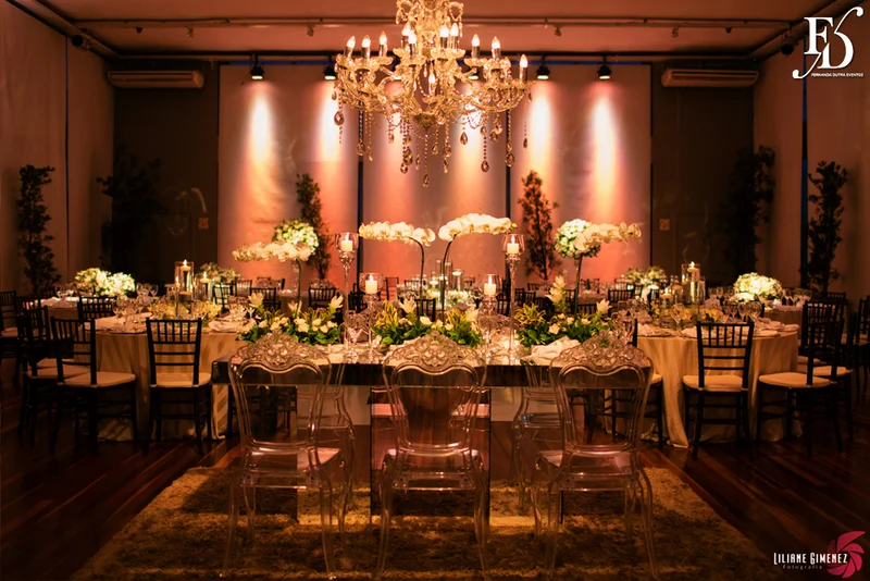 casamento com cerimônia na casa vetro em porto alegre e cerimônia na igreja cristo bom pastor com decoração clean clássica sofisticada e contemporânea em branco verde prataria e cristais por life eventos esepciais cerimonialista wedding planner em porto alegre