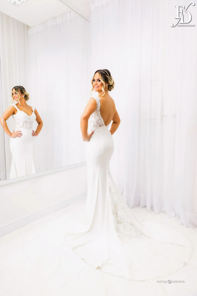 casamento do goleiro brenno do grêmio de porto alegre com a linda victoria fogazzi com uma cerimônia ao ar livre em porto alegre num lindo entardecer de verão e recepção em tons de marsala no salão principal da sede campestre da associação do ministério público por life eventos especiais cerimonialista em porto alegre