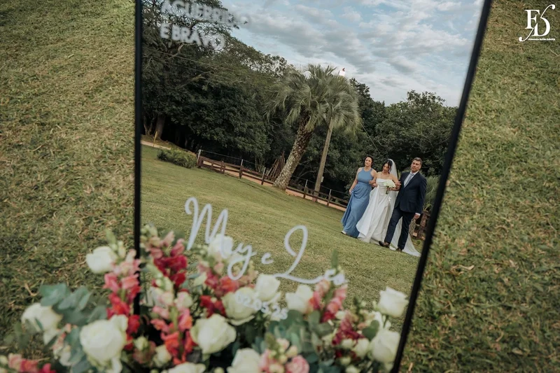 casamento no espaço paraíso em porto alegre cerimônia ao ar livre com decoração minimalista clean e delicada estilo pinterest por life eventos especiais