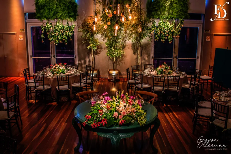 casamento com cerimônia na igreja santa teresinha do menino jesus e festa e recepção na casa vetro em Porto Alegre com organização e cerimonial de fernanda dutra da life eventos especiais cerimonialista em porto alegre