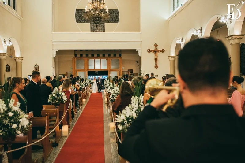 casamento realizado na igreja santa cecília em porto alegre e recepção no le bistrot gourmet com decoração colorida vibrante tropical por life eventos especiais cerimonialista de casamento em porto alegre