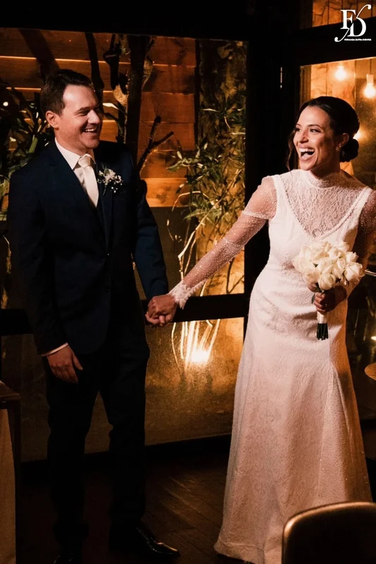 casamento com cerimônia na igreja sagrado coração de jesus em porto alegre e recepção elegante e intimista no le bistrot gourmet com decoração em verde, branco e prata