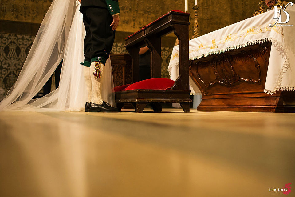 casamento em porto alegre no formato destination wedding com um casal residente na noruega cerimonia na igreja nossa senhora das dores e recepção na praça dos fundadores do grêmio náutico união com decoração colorida descontraída por life eventos especiais cerimonialista de casamento em porto alegre