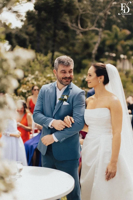 casamento na la casa piemont em farroupilha cerimônia ao ar livre noivos no altar