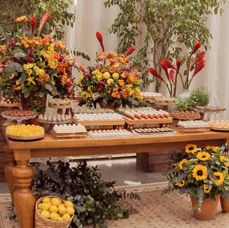Casamento intimista em Porto Alegre: Marina & Carlos celebraram no Espaço Paraíso com decoração vibrante e assessoria da Life Eventos Especiais.