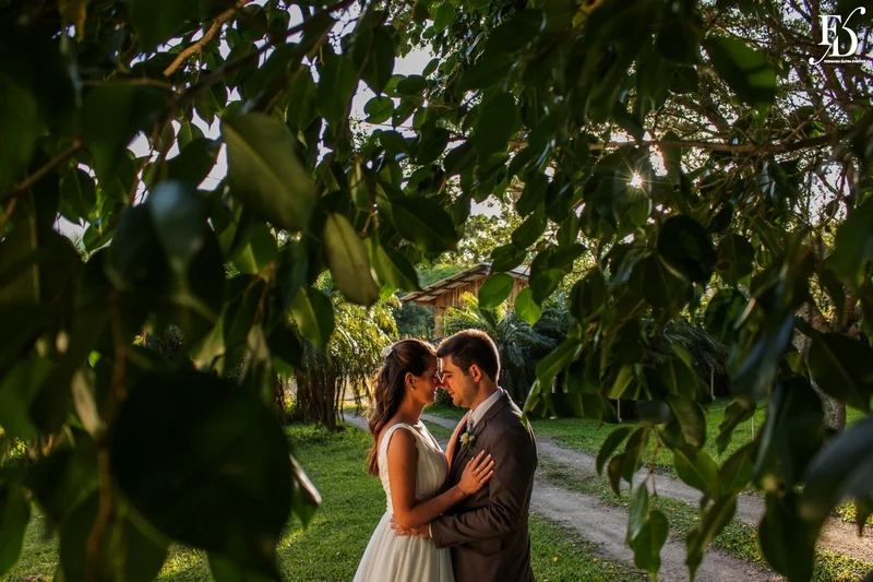 noivos no jardim do sitio da figueira