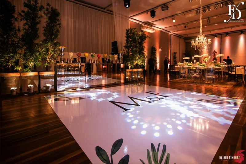 casamento com cerimônia na casa vetro em porto alegre e cerimônia na igreja cristo bom pastor com decoração clean clássica sofisticada e contemporânea em branco verde prataria e cristais por life eventos esepciais cerimonialista wedding planner em porto alegre