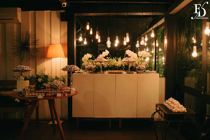 casamento no le bistrot em porto alegre organizado por life eventos especiais organizado por life eventos especiais com cerimônia no local e decoração clássica elegante e sofisticada em branco verde e prata com planejamento organização e execução de life eventos especias em porto alegre