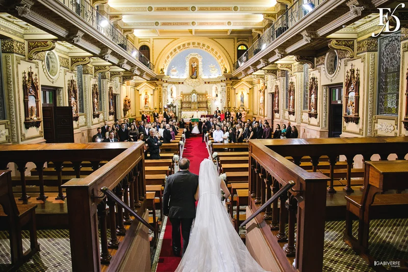 casamento com cerimônia na igreja são josé la salle em canoas rs e recepção na lalux casa de festas com decoração moderna sofisticada elegante em amarelo cinza e preto por life eventos especiais assessoria e organização de casamentos em porto alegre