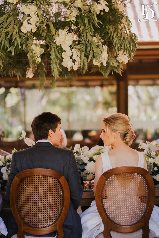 casamento diurno estilo europeu realizado no alto da capela em porto alegre no formato destination wedding com organizacao de life eventos especiais casamento de luxo em porto alegre com decoração luxuosa e clássica