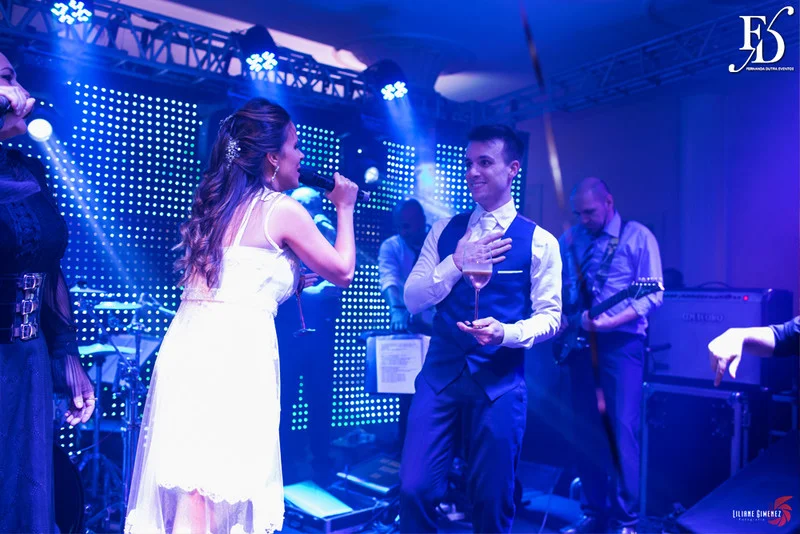 casamento com cerimônia na igreja santa teresinha da josé bonifácio em porto alegre e santissimo sacramento e recepção no salão dos espelhos do clube do comércio na andradas por life eventos especiais com decoração elegante sofisticada e luxuosa em porto alegre assessoria e cerimonial de eventos