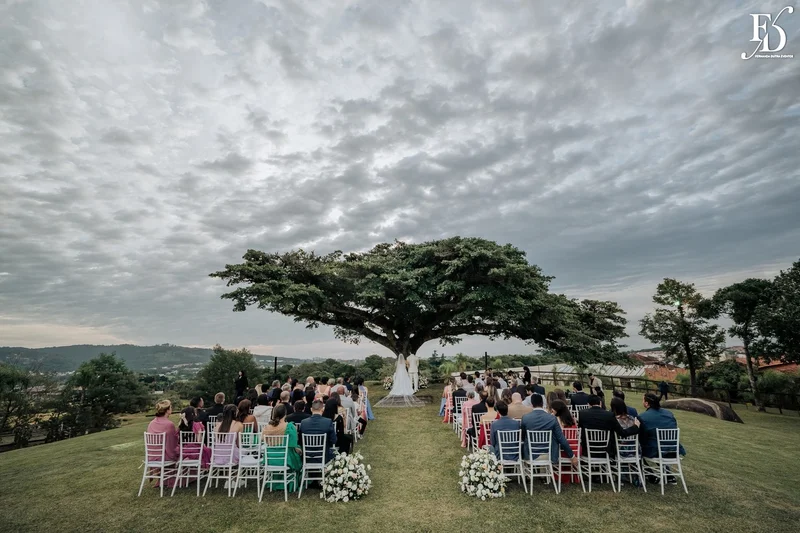 casamento no espaço paraíso em porto alegre cerimônia ao ar livre com decoração minimalista clean e delicada estilo pinterest por life eventos especiais