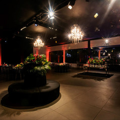 festa de formatura em direito no party room em porto alegre com decoração moderna elegante e sofisticada em preto e marsala com organização projeto e cerimonial de life eventos especiais cerimonialistas em porto alegre