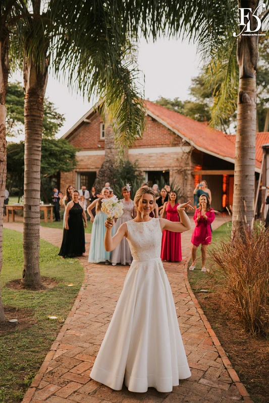 casamento diurno estilo europeu realizado no alto da capela em porto alegre no formato destination wedding com organizacao de life eventos especiais casamento de luxo em porto alegre com decoração luxuosa e clássica