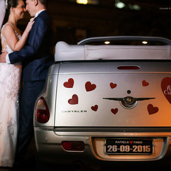 casamento com cerimônia na igreja são pedro em porto alegre e recepção no salão bavária da sociedade germânia em porto alegre com decoração clean clássica em prata e amarelo por life eventos especiais cerimonialista para festa de casamento em porto alegre