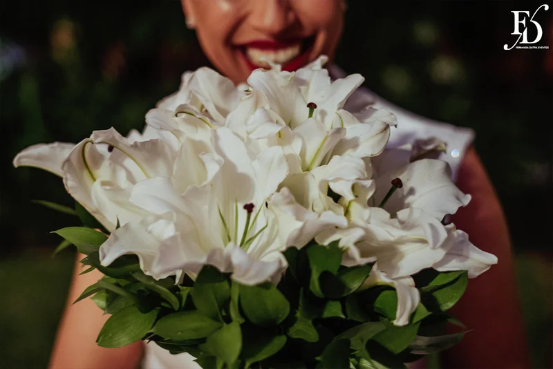 casamento com cerimônia e recepção realizados no salão imperatriz da associação leopoldina juvenil em porto alegre com decoração clássica em verde branco e prato por life eventos especiais assessoria de eventos em porto alegre