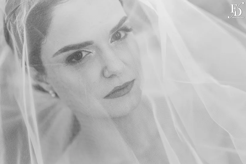 casamento mini-wedding no eat kitchen em novo hamburgo com decoração verde e branco estilo greenery noiva com véu