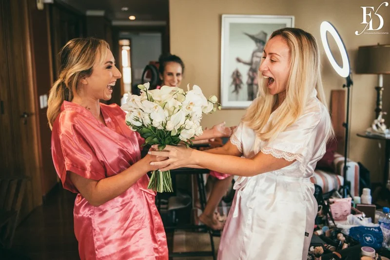 casamento realizado na igreja santa cecília em porto alegre e recepção no le bistrot gourmet com decoração colorida vibrante tropical por life eventos especiais cerimonialista de casamento em porto alegre