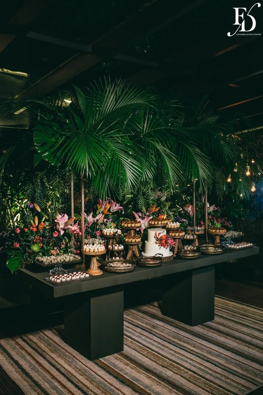 casamento realizado na igreja santa cecília em porto alegre e recepção no le bistrot gourmet com decoração colorida vibrante tropical por life eventos especiais cerimonialista de casamento em porto alegre