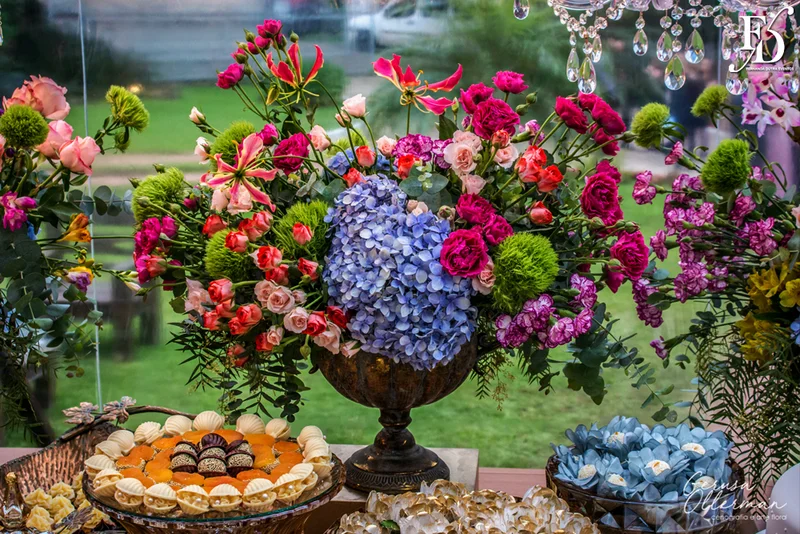 casamento diurno estilo destination wedding realizado em ivoti no interior do rs com cerimônia ao ar livre e recepção no salão principal do espaço da torre com decoração boho chic colorida botânica em tons de azul por life eventos especiais assessoria e cerimonial de casamentos em porto alegre