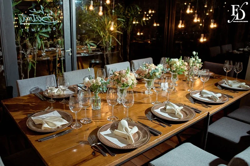 casamento mini-wedding realizado no Le Bistrot Gourmet em Porto Alegre com projeto de decoração delicado, romântico e elegante em tons pastéis