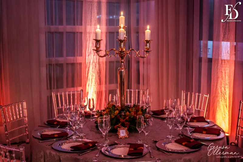casamento com cerimônia na igreja nossa senhora da conceição igreja matriz de são leopoldo e festa no espaço tao em novo hamburgo com decoração outonal em tons terrosos marsala laranja e amarelo num projeto luxuoso sofisticado e elegante por fernanda dutra cerimonialista em porto alegre por life eventos especiais