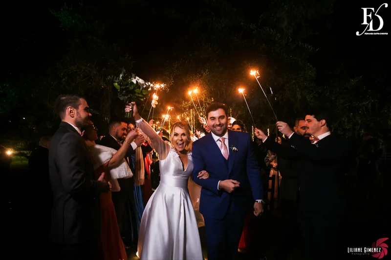 casamento realizado no sítio da figueira em porto alegre numa noite fria de inverno com decoração rústico delicada botânica organização e cerimonial de life eventos especiais cerimonialista para casamentos em porto alegre