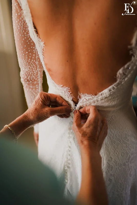 casamento com cerimônia na igreja sagrado coração de jesus em porto alegre e recepção elegante e intimista no le bistrot gourmet com decoração em verde, branco e prata