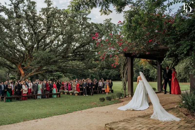 casamento no alto da capela em porto alegre com decoração elegante sofisticada delicada em verde e branco por life eventos especiais cerimônia ao ar livre