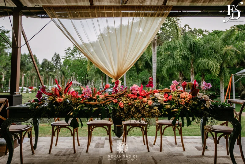 casamento diurno realizado em porto alegre rs no alto da capela por life eventos especiais cerimonialista wedding planner especializada em casamentos de alto padrão em porto alegre decoração boho chic botânica em tons de nude rosa e verde por life eventos especiais