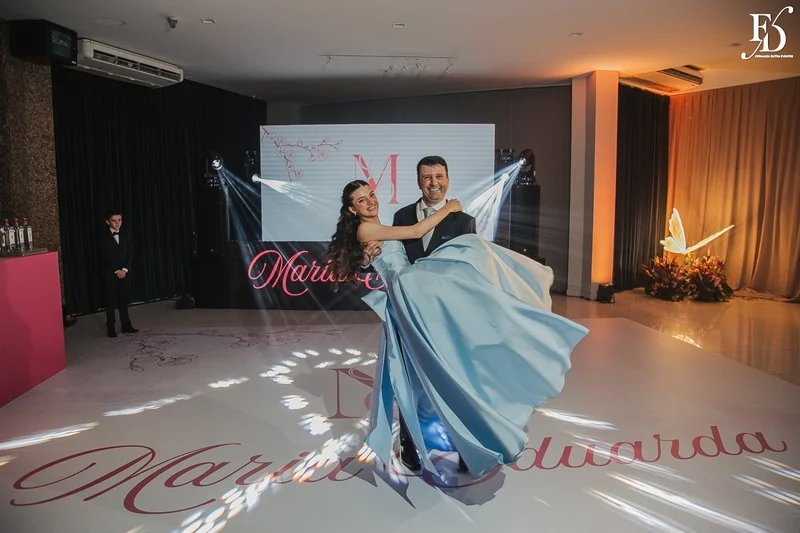 valsa com o pai festa de 15 anos na praça dos fundadores do grêmio náutico união GNU