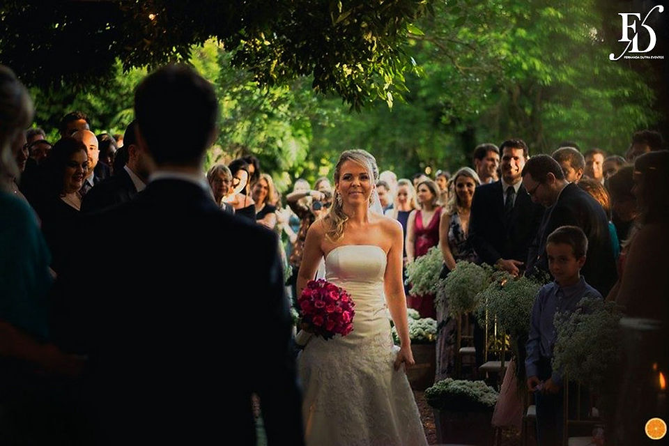 casamento com cerimônia ao ar livre em porto alegre realizado na casa da figueira na zona sul da capital gaúcha com decoração simples delicada estilo rústico com organização e cerimonial de life eventos especiais cerimonialista em porto alegre