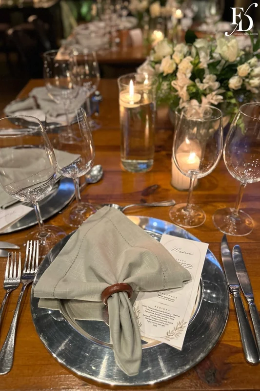 casamento em porto alegre realizado no le bistrot para 30 convidados no formato mini-wedding com decoração clássica elegante em verde branco e prata por life eventos especiais cerimonialista de casamento em porto alegre