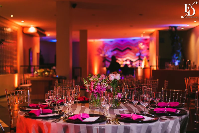 festa de aniversário de 15 anos em porto alegre realizada no foyer em grêmio náutico união gnu com decoração linda e moderna por life eventos especiais cerimonialista em porto alegre