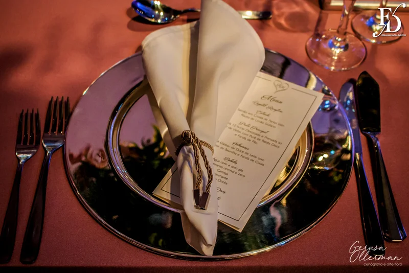 casamento com cerimônia na basílica nossa senhora das dores em porto alegre e festa na casa vetro com decoração luxuosa sofisticada exuberante em tons de rosa com parede de flores com organização projeto e cerimonial de life eventos especiais cerimonialista de casamentos em porto alegre